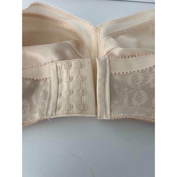 New Beige Wireless Bra Padded shoulders and adjustable straps, support. Size 44B - Picture 4 of 13